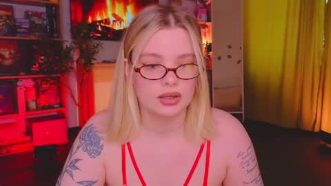 Snapshot of hottie_jane chatting on May 16, 1:43 pm Jane online show from May 16, 1:43 pm