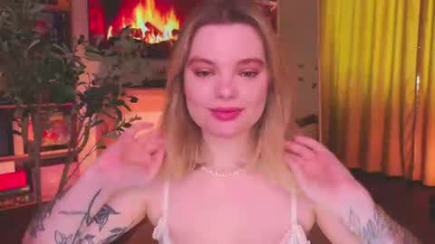 Snapshot of hottie_jane chatting on July 4, 12:33 pm Jane online show from July 4, 12:33 pm