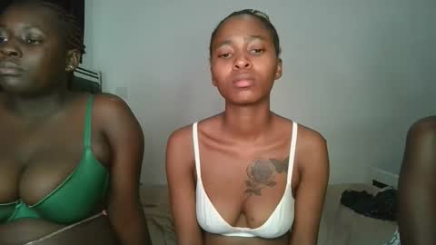 Snapshot of hottie_mistie chatting on April 22, 2:58 am hottie_mistie online show from April 22, 2:58 am