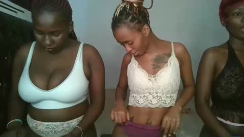Snapshot of hottie_mistie chatting on April 26, 8:23 am hottie_mistie online show from April 26, 8:23 am