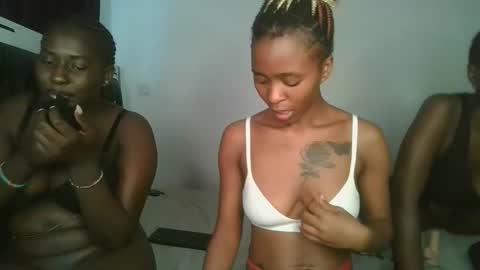 Snapshot of hottie_mistie chatting on May 6, 11:15 am hottie_mistie online show from May 6, 11:15 am