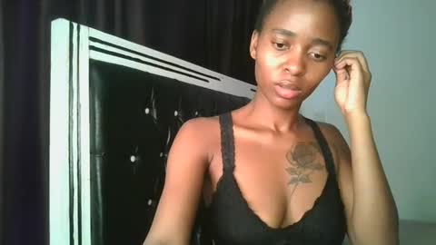 Snapshot of hottie_mistie chatting on May 22, 10:21 am hottie_mistie online show from May 22, 10:21 am