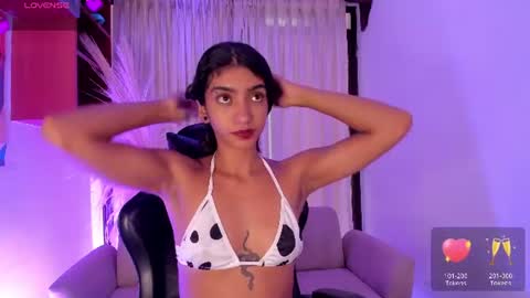 Snapshot of hottie_veronica chatting on July 7, 8:13 pm Veronica independent model online show from July 7, 8:13 pm