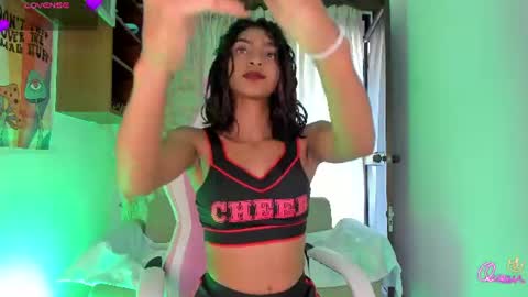 Snapshot of hottie_veronica chatting on July 10, 8:11 pm Veronica independent model online show from July 10, 8:11 pm