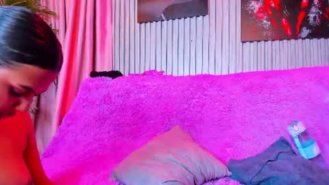 hotties_kittens18 online show from July 28, 10:53 pm