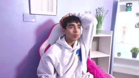 hottiie_guy online show from October 20, 5:35 pm