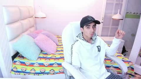 hottiie_guy online show from October 25, 12:13 pm