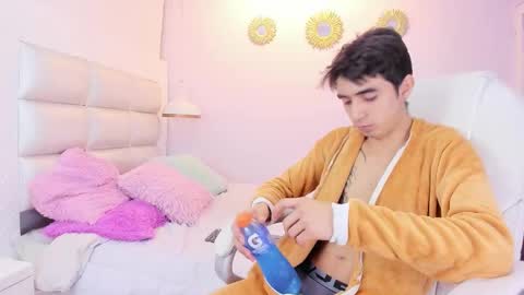 hottiie_guy online show from November 14, 6:06 pm