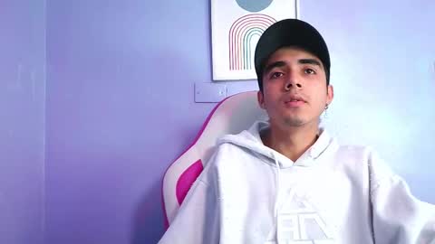 hottiie_guy online show from November 17, 5:52 pm