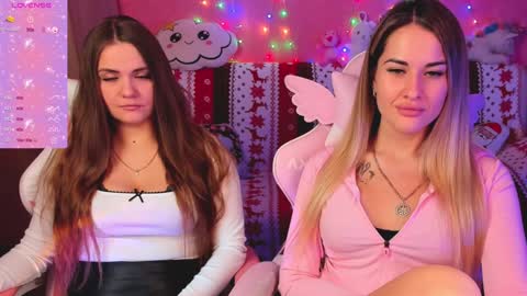 Snapshot of hotty_girls_here chatting on December 28, 6:17 am Ivanna and Jessica online show from December 28, 6:17 am