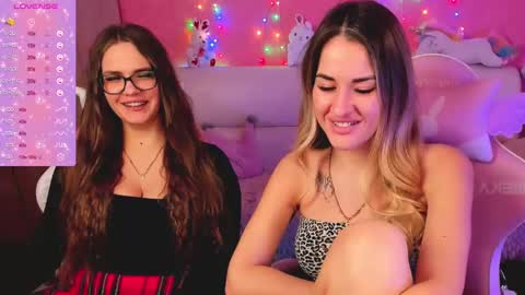 Snapshot of hotty_girls_here chatting on March 10, 6:16 am Ivanna and Jessica online show from March 10, 6:16 am