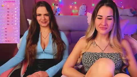 Snapshot of hotty_girls_here chatting on March 10, 12:59 pm Ivanna and Jessica online show from March 10, 12:59 pm