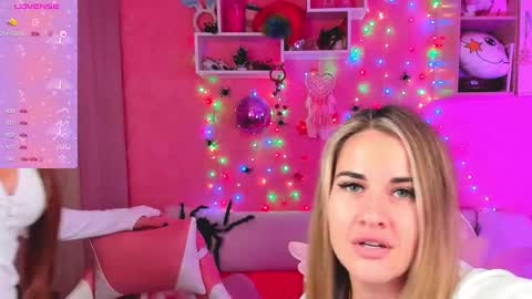 Snapshot of hotty_girls_here chatting on October 13, 6:13 am Ivanna and Jessica online show from October 13, 6:13 am