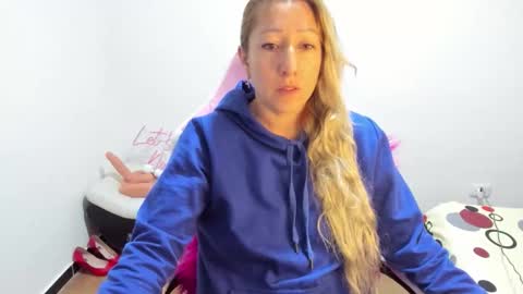 hottychrystal online show from December 1, 10:31 am