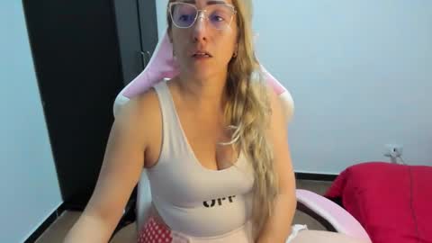 hottychrystal online show from December 22, 10:40 pm