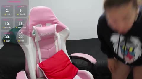 hottychrystal online show from March 10, 12:10 pm