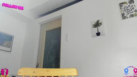 Snapshot of hottycrishinaxx chatting on January 17, 10:22 am crishinahotty online show from January 17, 10:22 am