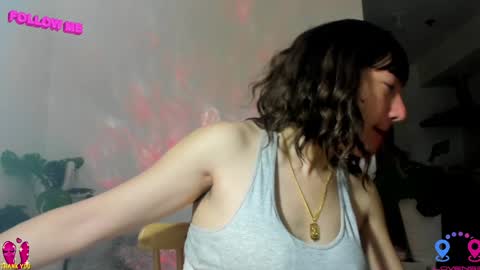 Snapshot of hottycrishinaxx chatting on February 7, 3:01 am crishinahotty online show from February 7, 3:01 am