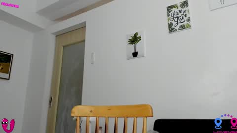 Snapshot of hottycrishinaxx chatting on September 24, 2:15 am crishinahotty online show from September 24, 2:15 am