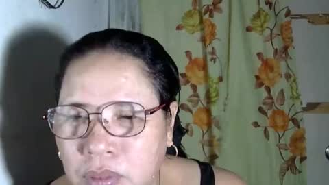 Snapshot of hottycrissy4u chatting on May 4, 7:04 am hottycrissy4u online show from May 4, 7:04 am