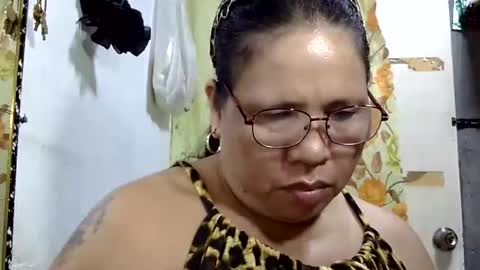 Snapshot of hottycrissy4u chatting on June 4, 6:41 am hottycrissy4u online show from June 4, 6:41 am