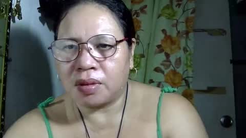 Snapshot of hottycrissy4u chatting on June 6, 1:21 am hottycrissy4u online show from June 6, 1:21 am