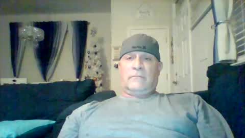 Snapshot of hotyummycock69 chatting on December 20, 3:46 am hotyummycock69 online show from December 20, 3:46 am