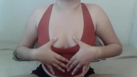 Snapshot of hotzarieyahxx chatting on May 2, 2:38 am Zarie online show from May 2, 2:38 am