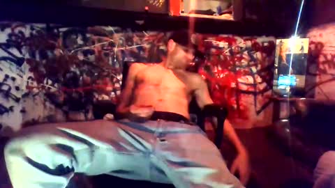 Snapshot of howbowdadareboy33 chatting on December 11, 11:21 pm ask me online show from December 11, 11:21 pm