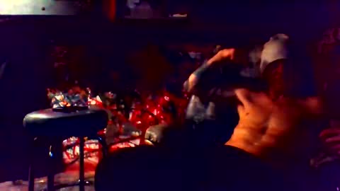 Snapshot of howbowdadareboy33 chatting on January 21, 8:19 am ask me online show from January 21, 8:19 am