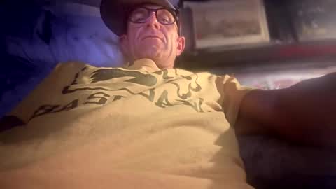 Snapshot of howbowdadareboy33 chatting on September 18, 6:04 am ask me online show from September 18, 6:04 am