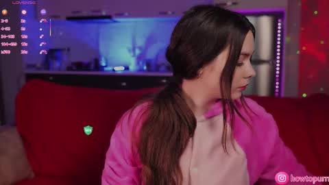 Mia online show from January 12, 5:18 pm