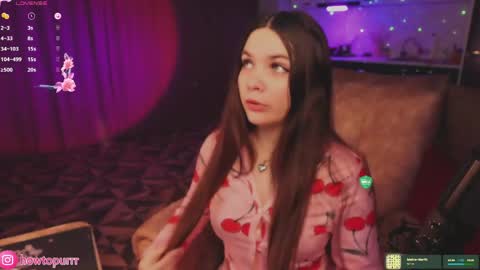Mia online show from April 21, 5:17 pm