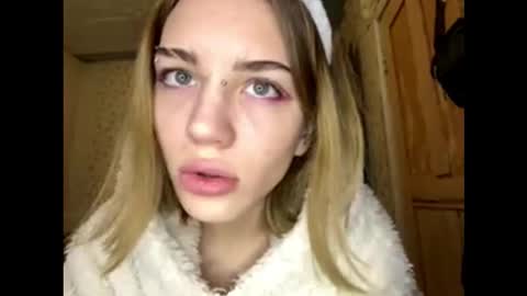 Snapshot of hsiuscherich chatting on December 3, 10:02 am hsiuscherich online show from December 3, 10:02 am