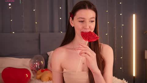 Diane online show from February 14, 8:11 am