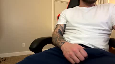 Snapshot of huckleberry2010 chatting on January 19, 12:28 am Jake online show from January 19, 12:28 am