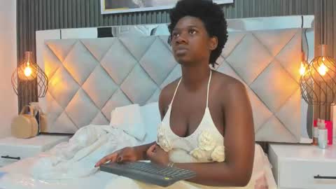 Snapshot of huddah_cam chatting on September 20, 11:33 am huddah online show from September 20, 11:33 am