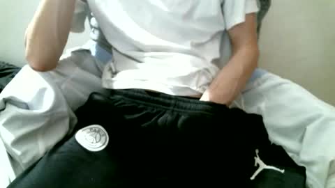 Snapshot of hug_me chatting on September 12, 12:22 am Keanu online show from September 12, 12:22 am