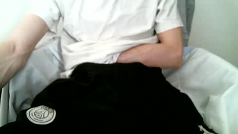 Snapshot of hug_me chatting on October 7, 11:40 am Keanu online show from October 7, 11:40 am