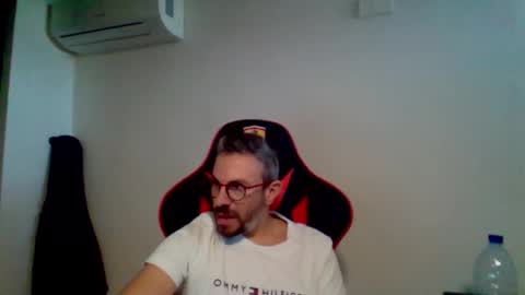 Snapshot of huge__cumshot chatting on October 20, 10:38 am huge__cumshot online show from October 20, 10:38 am