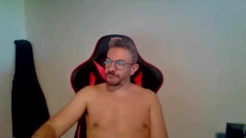 Snapshot of huge__cumshot chatting on November 1, 12:51 pm huge__cumshot online show from November 1, 12:51 pm