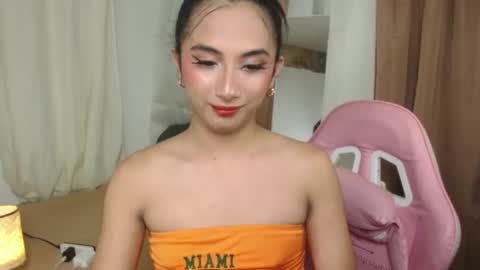 Snapshot of hugeasiancockandrea chatting on February 14, 7:54 pm drea online show from February 14, 7:54 pm