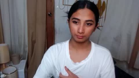 Snapshot of hugeasiancockandrea chatting on October 6, 10:56 am drea online show from October 6, 10:56 am