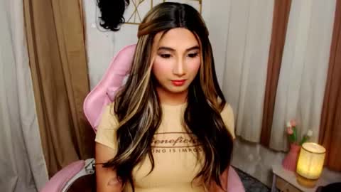 Snapshot of hugeasiancockandrea chatting on October 18, 11:33 am drea online show from October 18, 11:33 am