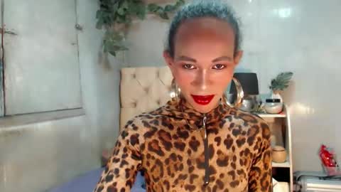 hugecock_caramel online show from April 30, 11:38 am