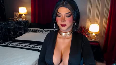 Christine online show from October 8, 3:42 pm