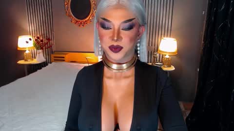 Christine online show from October 14, 8:09 pm