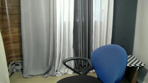 hugecockjames09 online show from October 29, 8:27 am