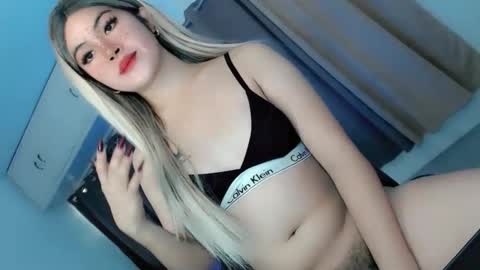 Snapshot of hugecockyanny chatting on September 26, 10:47 pm Yhanie online show from September 26, 10:47 pm