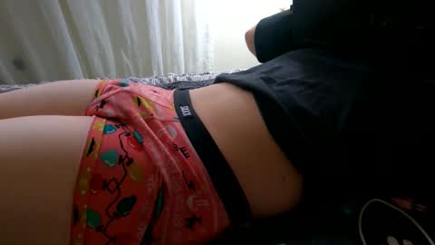 Snapshot of hugecumshots1 chatting on November 17, 11:54 pm HugeCumshots online show from November 17, 11:54 pm